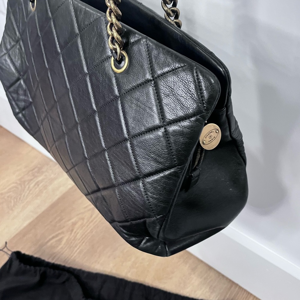 Chanel Black Quilted Shoulder Bag with Gold Accents - Picture 2 of 16